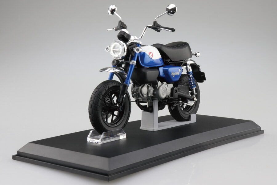 1:12 Scale Aoshima Honda Monkey125 '22 (Pearl Glitter Ring Blue) Diecast Model - Image 4