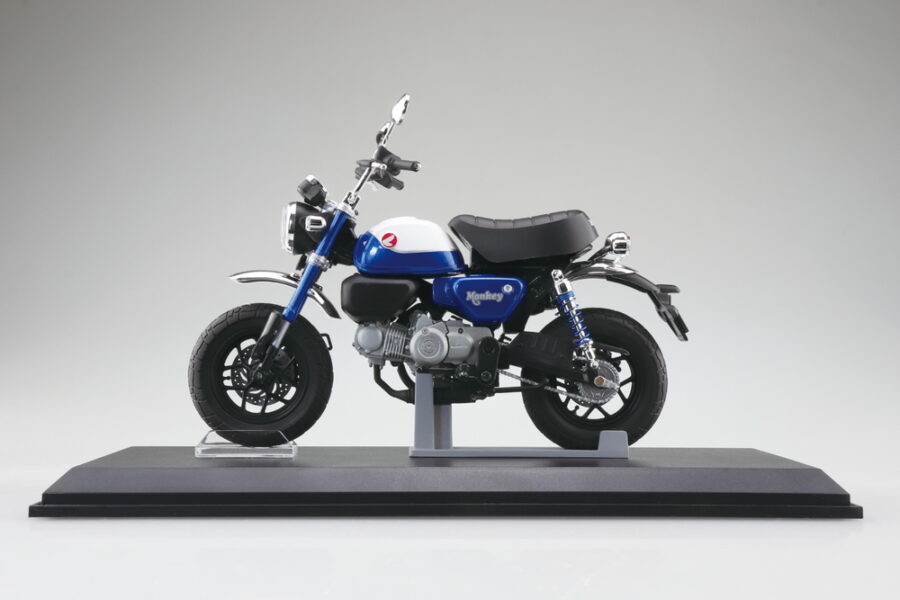 1:12 Scale Aoshima Honda Monkey125 '22 (Pearl Glitter Ring Blue) Diecast Model - Image 6