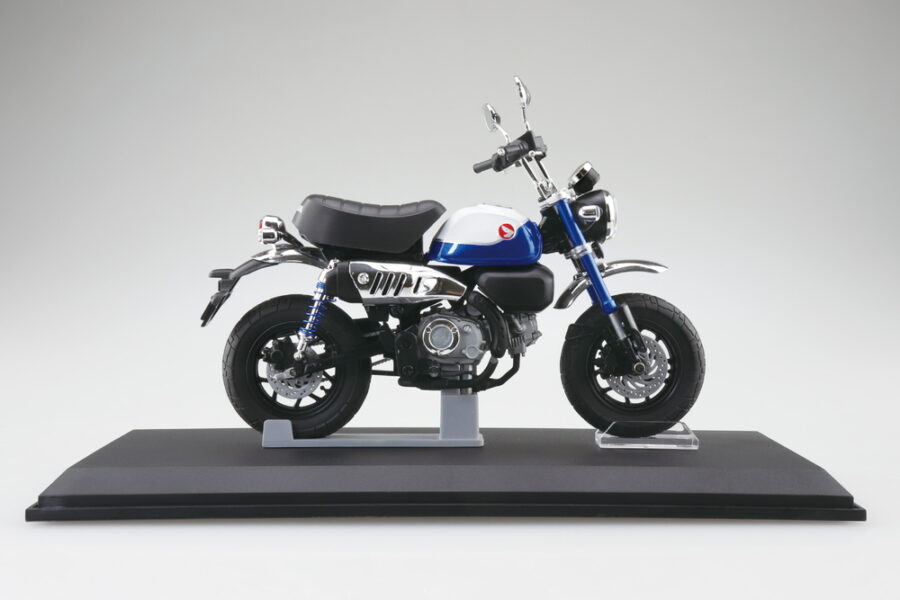 1:12 Scale Aoshima Honda Monkey125 '22 (Pearl Glitter Ring Blue) Diecast Model - Image 7