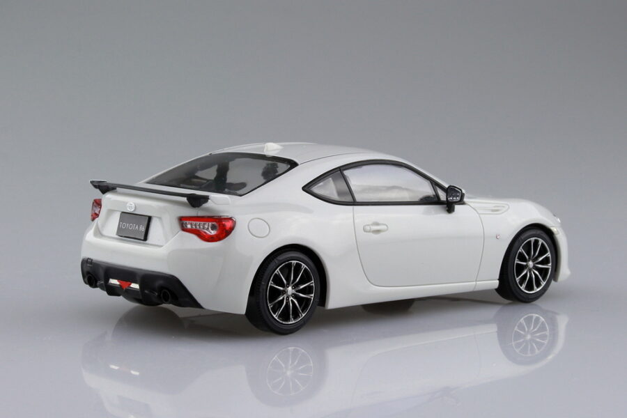 1:32 Scale Aoshima Toyota GT86 (Crystal White Pearl) Snap Kit - Image 3
