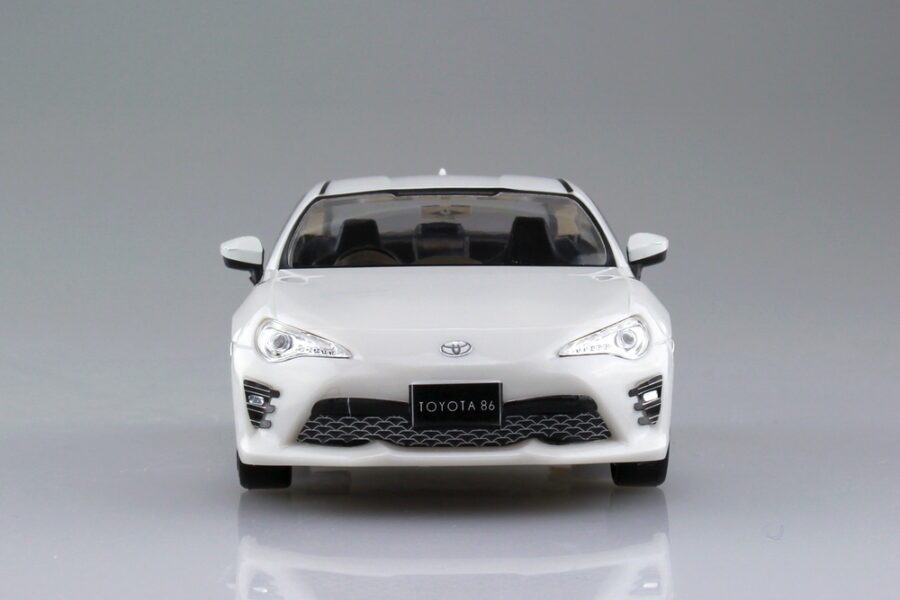 1:32 Scale Aoshima Toyota GT86 (Crystal White Pearl) Snap Kit - Image 4