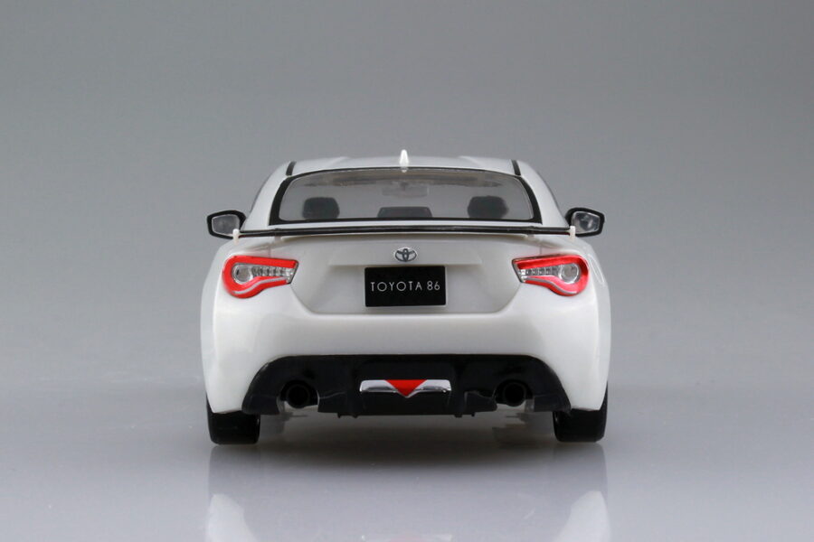 1:32 Scale Aoshima Toyota GT86 (Crystal White Pearl) Snap Kit - Image 5