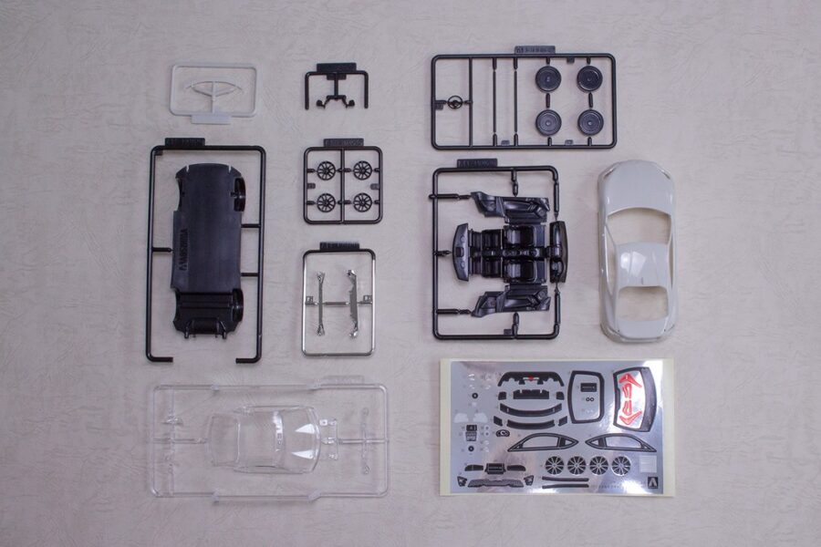 1:32 Scale Aoshima Toyota GT86 (Crystal White Pearl) Snap Kit - Image 6