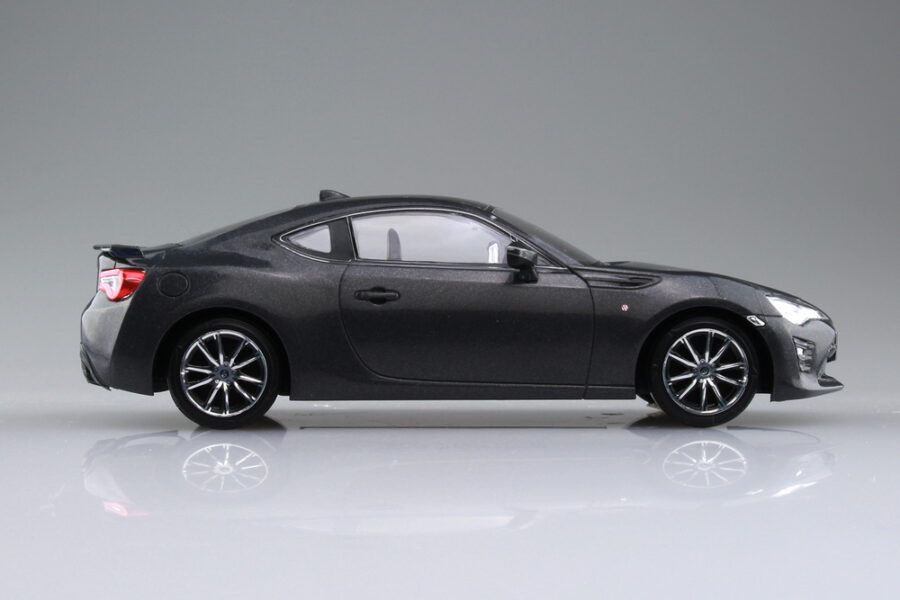 1:32 Scale Aoshima Toyota GT86 (Dark Grey Metallic) Snap Kit - Image 4