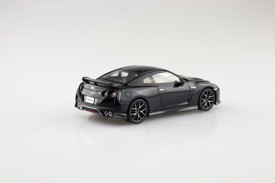 1:32 Scale Aoshima Nissan R35 Skyline GTR (Meteor Flake Black Pearl) Snap Kit - Image 3
