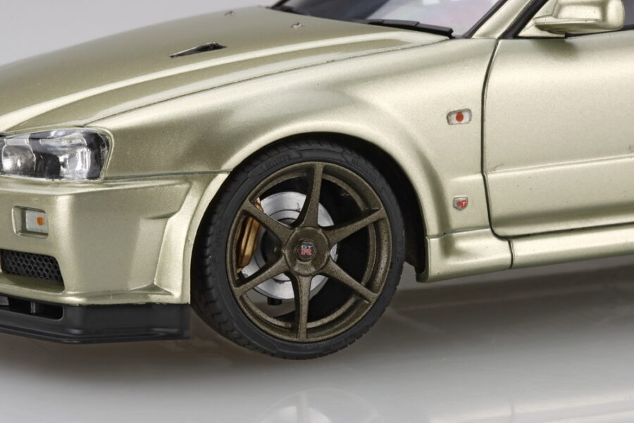 1:24 Scale Aoshima Nissan BNR34 Skyline GT-R V-Spec II Nur. '02 Model Kit - Image 4