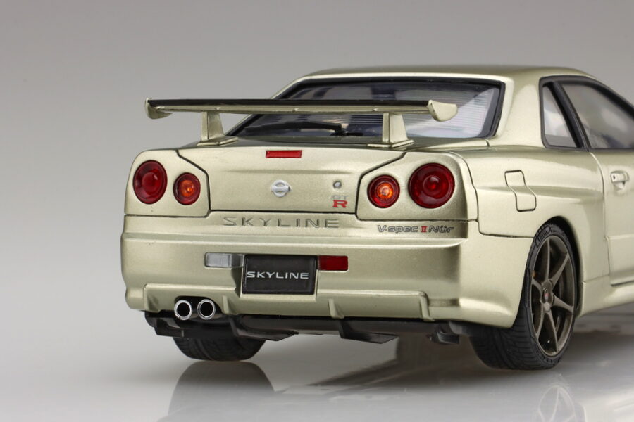 1:24 Scale Aoshima Nissan BNR34 Skyline GT-R V-Spec II Nur. '02 Model Kit - Image 3