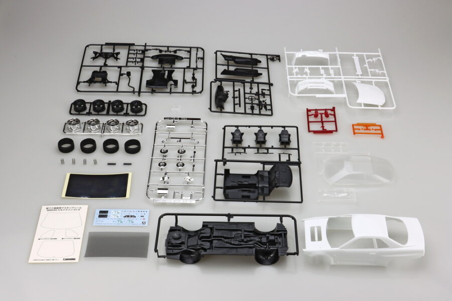 1:24 Scale Aoshima Nissan BNR34 Skyline GT-R V-Spec II Nur. '02 Model Kit - Image 10