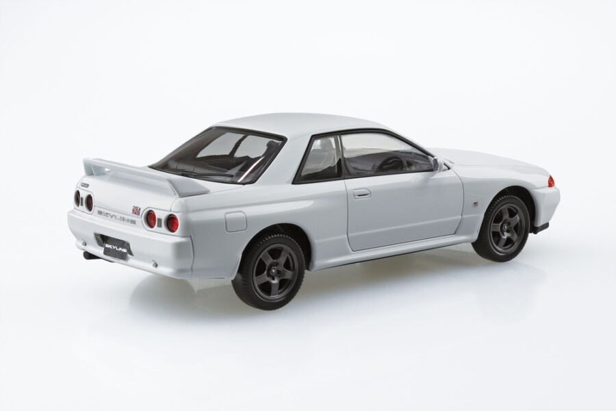 1:32 Scale Aoshima Nissan R32 Skyline GTR (Crystal White) Snap Kit - Image 3