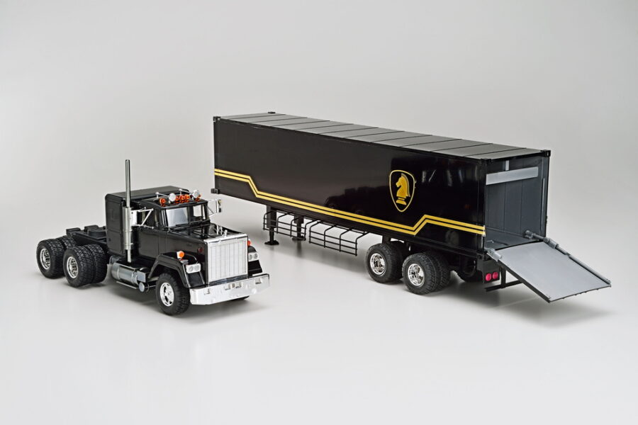 1:28 Scale Aoshima KNIGHT RIDER Knight Trailer Truck Model Kit - Image 3