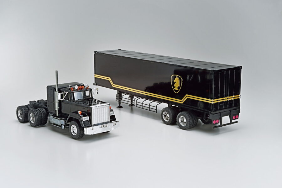 1:28 Scale Aoshima KNIGHT RIDER Knight Trailer Truck Model Kit - Image 4