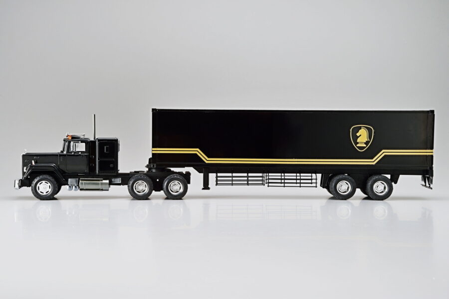 1:28 Scale Aoshima KNIGHT RIDER Knight Trailer Truck Model Kit - Image 5