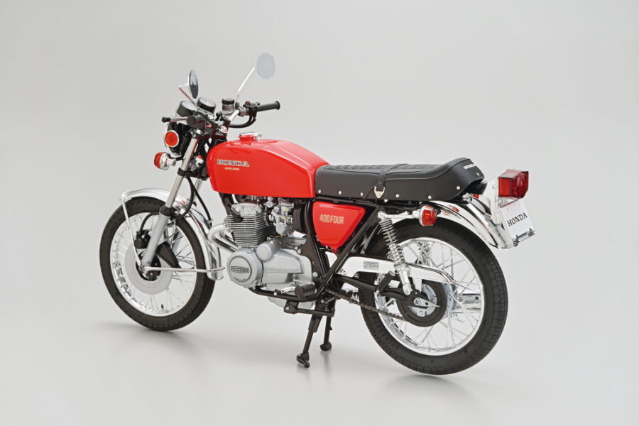 1:12 Scale Aoshima Honda CB400F CB400FOUR '74 Model Kit - Image 3