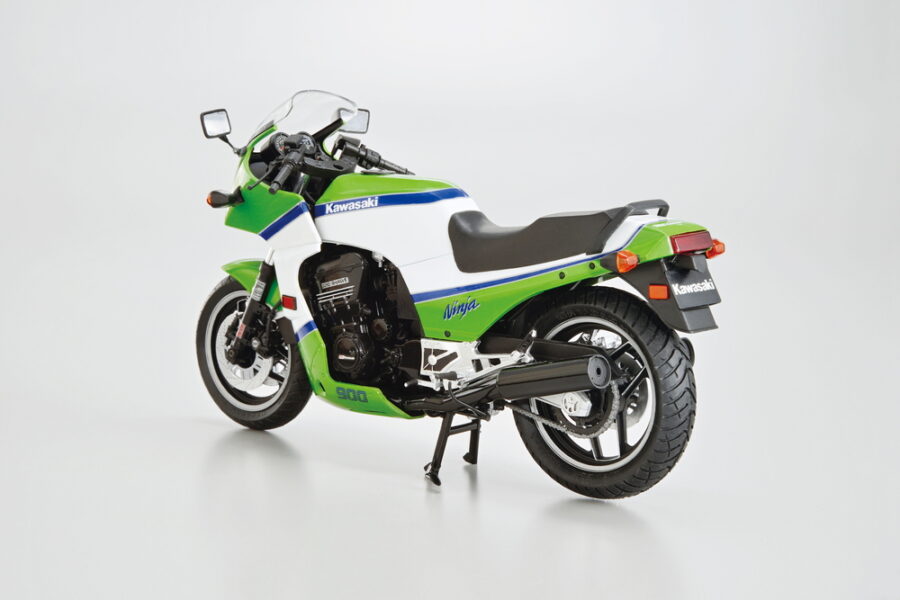 1:12 Scale Kawasaki ZX900A GPZ900R Ninja '85 Model Kit - Image 3
