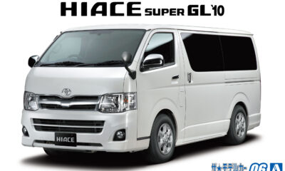 1:24 Scale Aoshima Toyota TRH200V Hiace Super GL '10 Car Model Kit