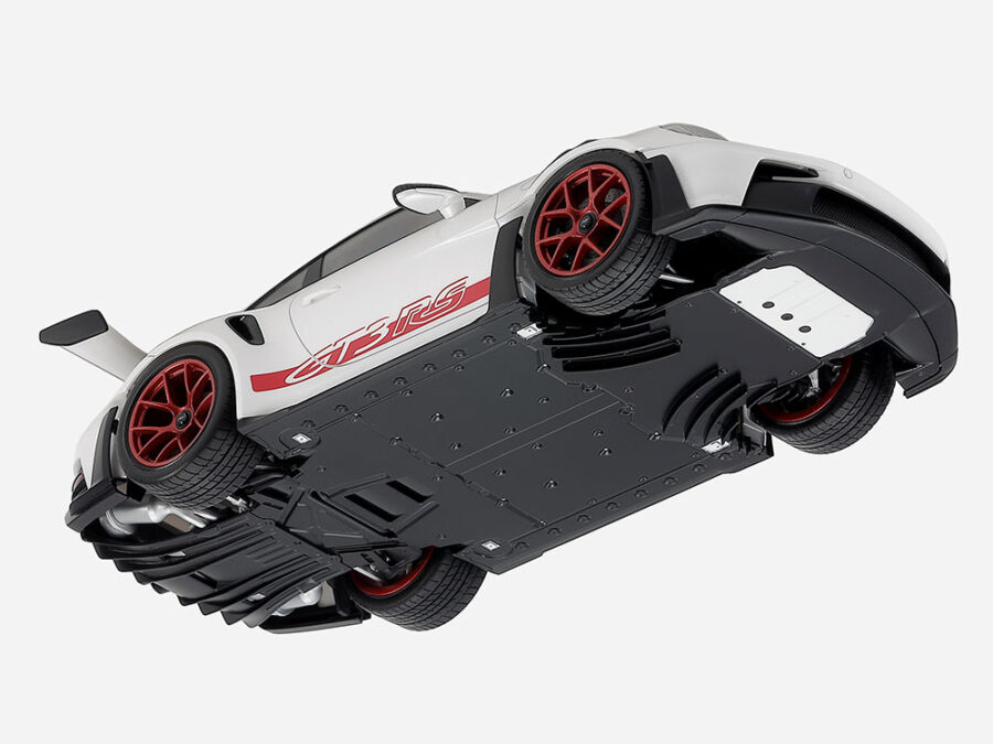 1:24 Scale Tamiya Porsche 911 GT3 RS (992) Model Kit - Image 9