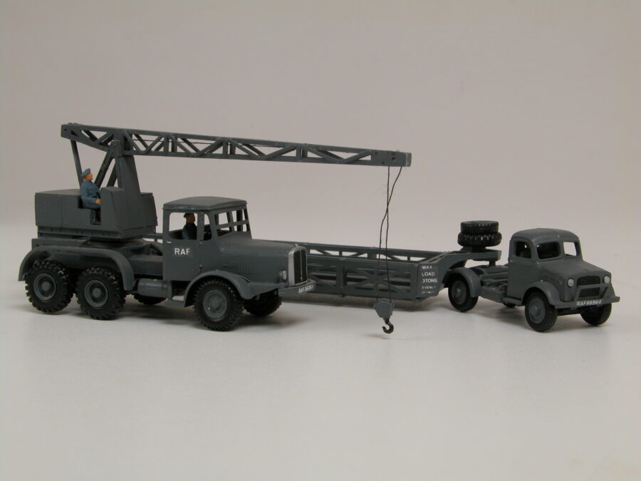 1:76 Scale Airfix Scammel Tank Transporter Model Kit - Image 2