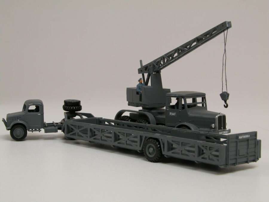 1:76 Scale Airfix Scammel Tank Transporter Model Kit - Image 4