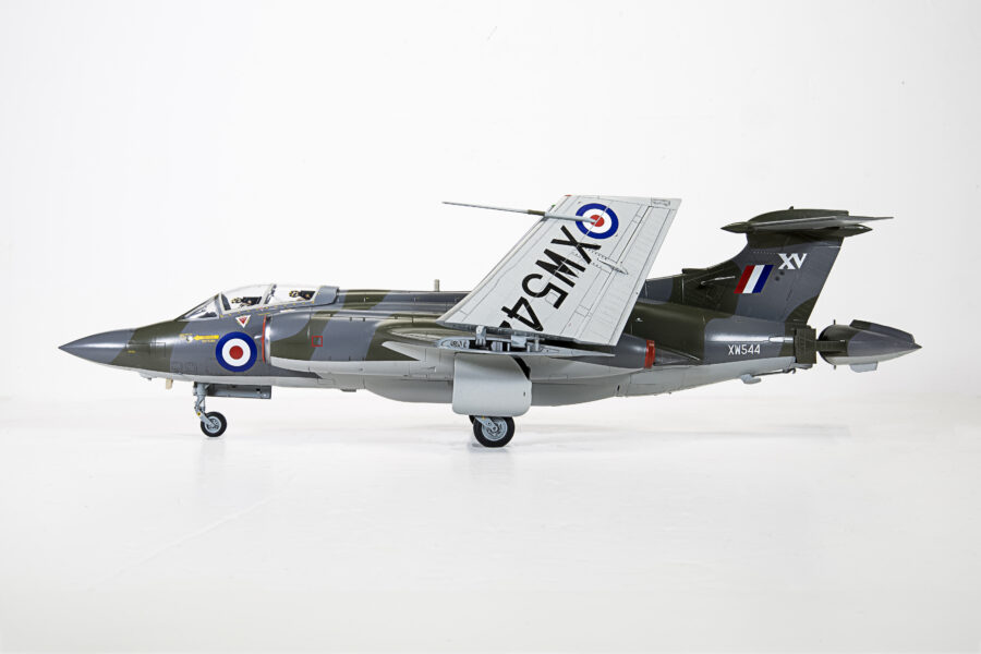 1:48 Scale Airfix Blackburn Buccaneer S.2B Model Kit - Image 3