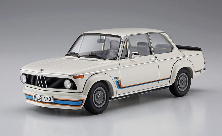 1:24 Scale Hasegawa BMW 2002 Turbo Model Kit - Image 2
