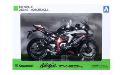 1:12 Scale Aoshima Kawasaki Ninja ZX-25R (Metallic Spark Black/Pearl Flat Stardust) Diecast Model