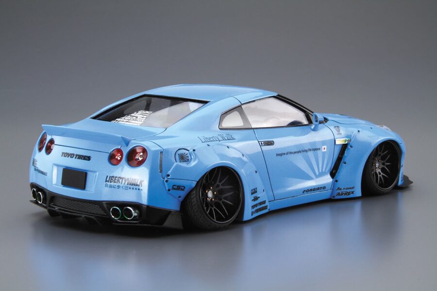 1:24 Scale Aoshima LB Works Nissan GTR R35 Ver.1 Model Kit - Image 3