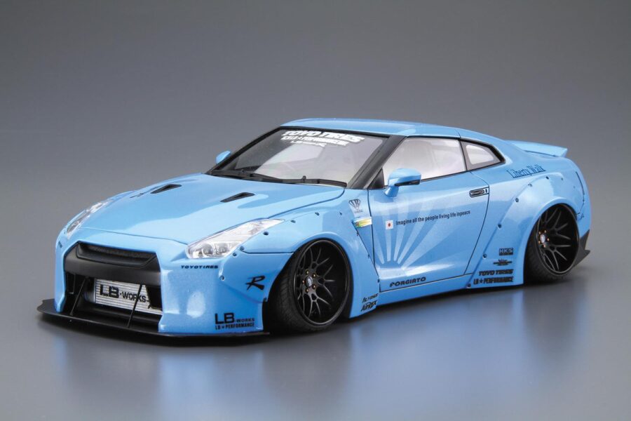 1:24 Scale Aoshima LB Works Nissan GTR R35 Ver.1 Model Kit - Image 2