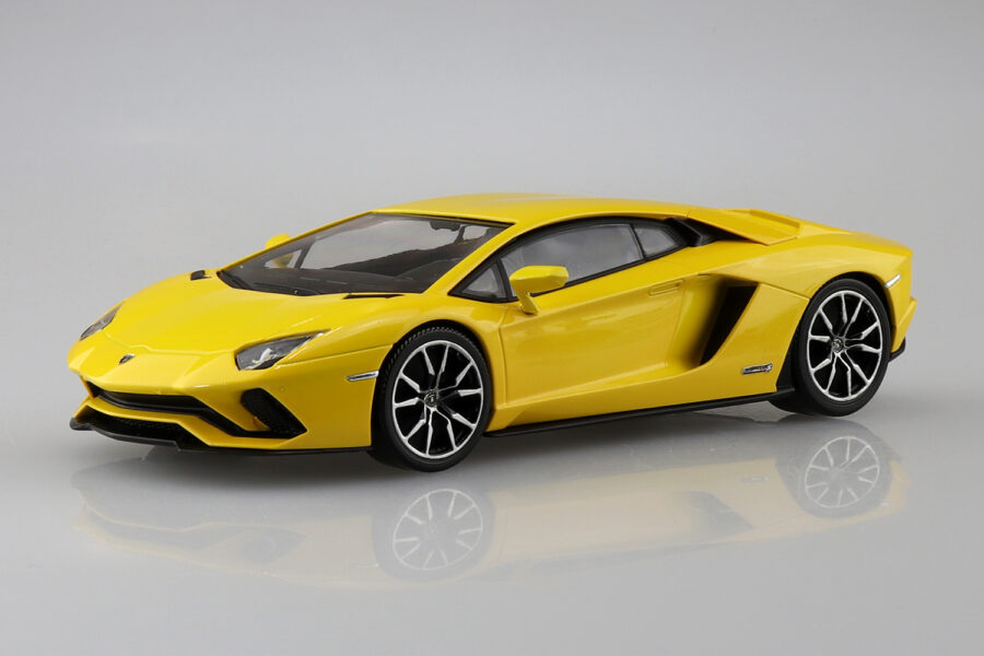 1:32 Scale Aoshima Lamborghini Aventador S (Pearl Yellow) Snap Kit - Image 2