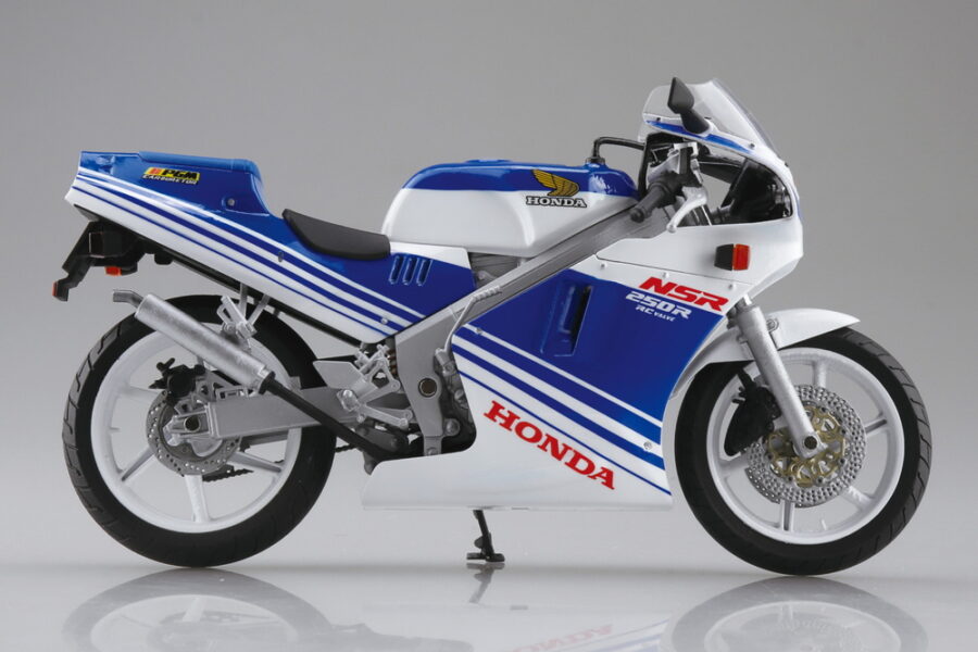 1:12 Scale Aoshima Honda NSR250R '88 (Terra Blue/White Ross) Diecast Model - Image 4