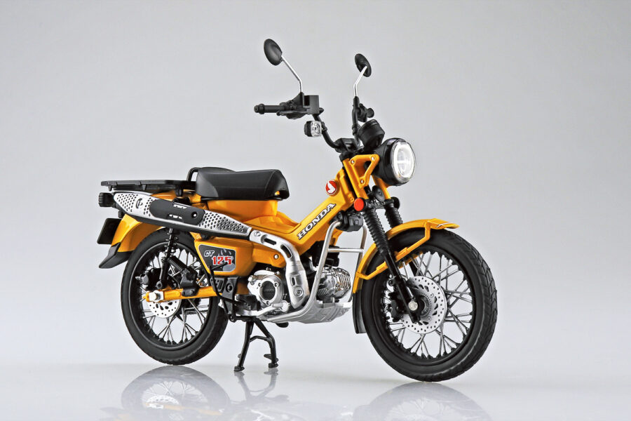 1:12 Scale Aoshima Honda CT125 Hunter Cub (Turmeric Yellow) Diecast Model - Image 2