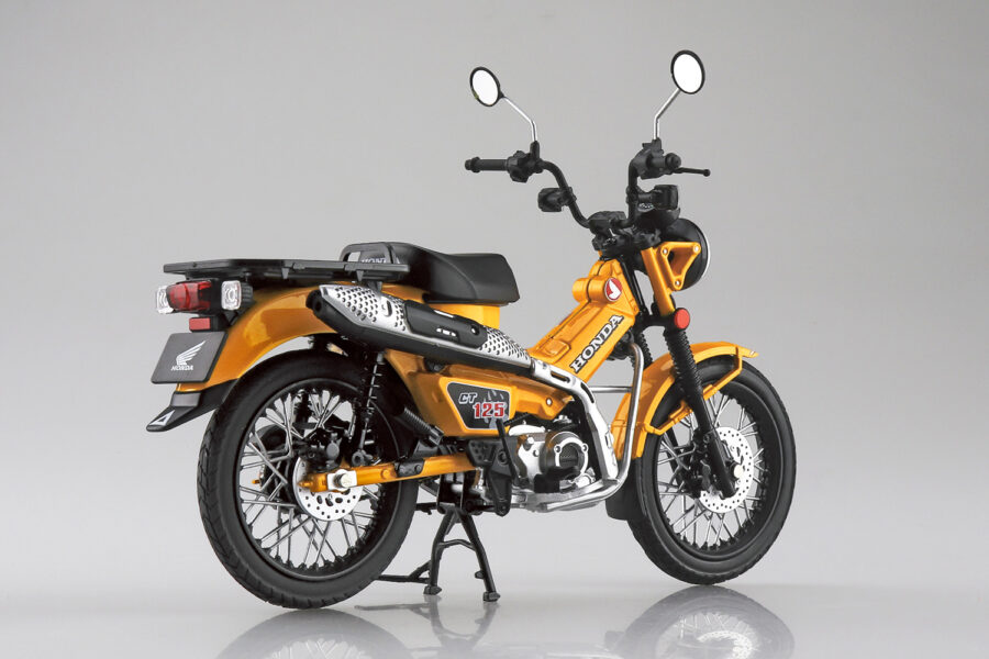 1:12 Scale Aoshima Honda CT125 Hunter Cub (Turmeric Yellow) Diecast Model - Image 4