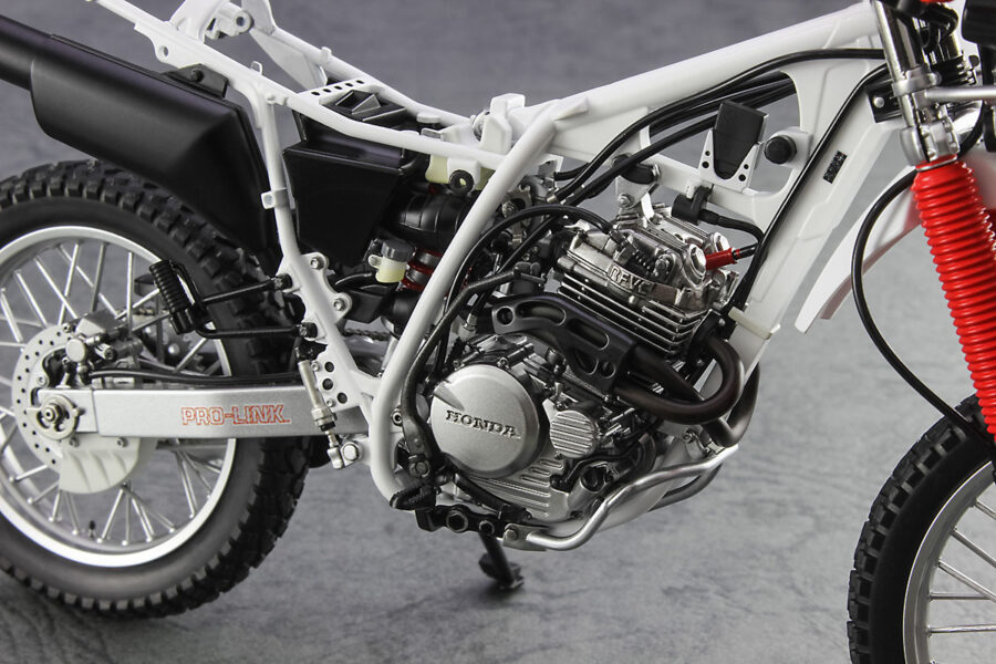 1:12 Scale Hasegawa Honda XLR Baja (MD22) (1991) Model Kit - Image 11