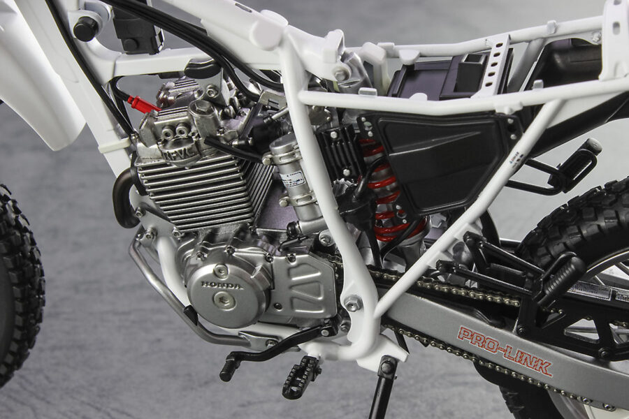 1:12 Scale Hasegawa Honda XLR Baja (MD22) (1991) Model Kit - Image 12