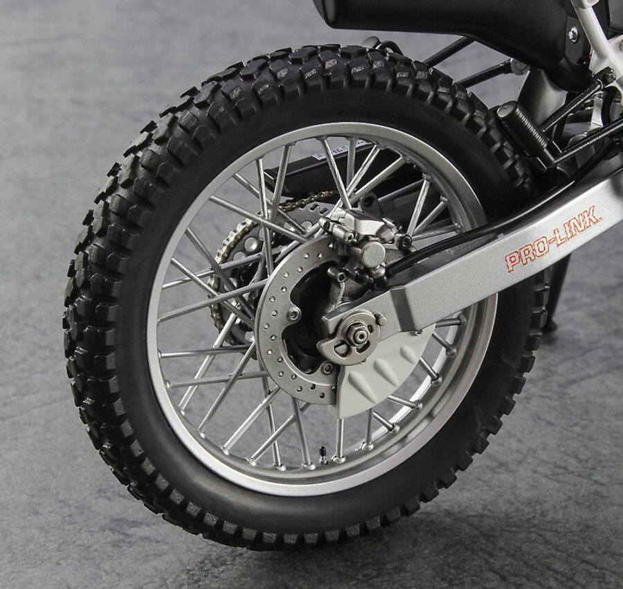1:12 Scale Hasegawa Honda XLR Baja (MD22) (1991) Model Kit - Image 13