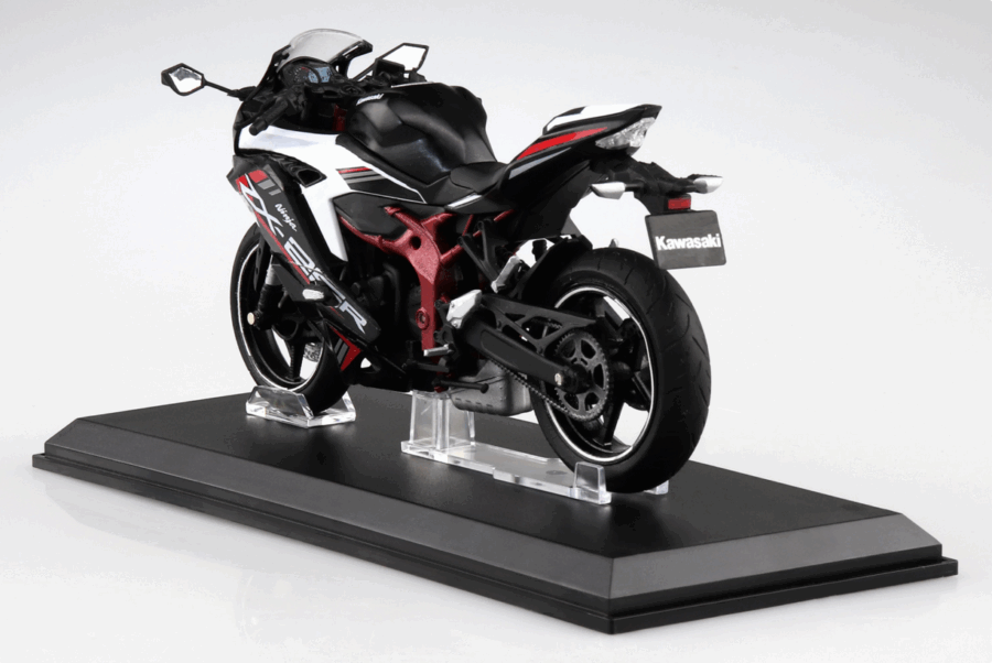 1:12 Scale Aoshima Kawasaki Ninja ZX-25R (Metallic Spark Black/Pearl Flat Stardust) Diecast Model - Image 4