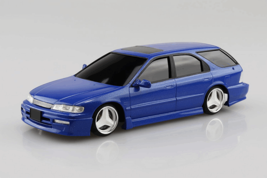 1:24 Scale Aoshima Honda CF2 Accord Wagon Smoothing Style '96 Model Kit - Image 2