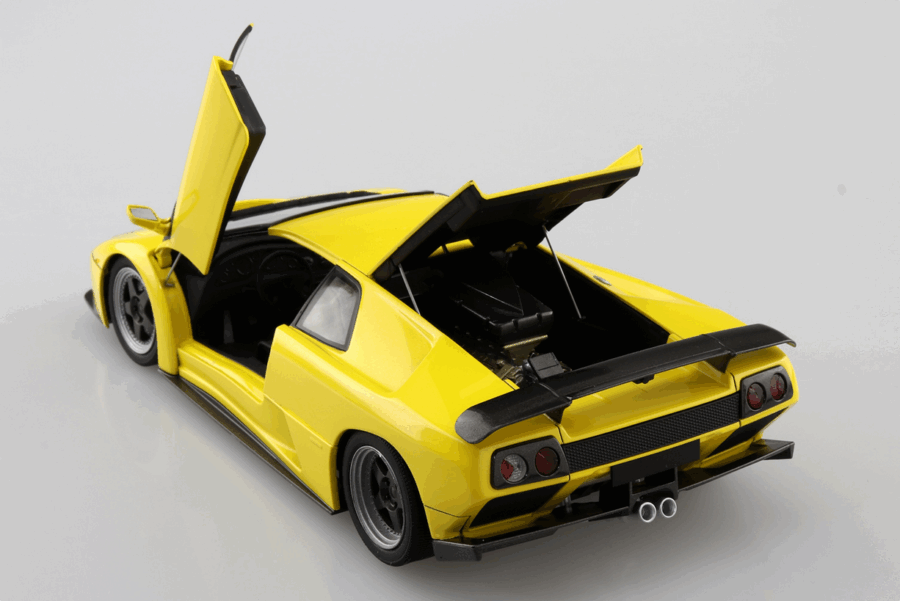 1:24 Scale Aoshima Lamborghini Diablo GT Model Kit - Image 4