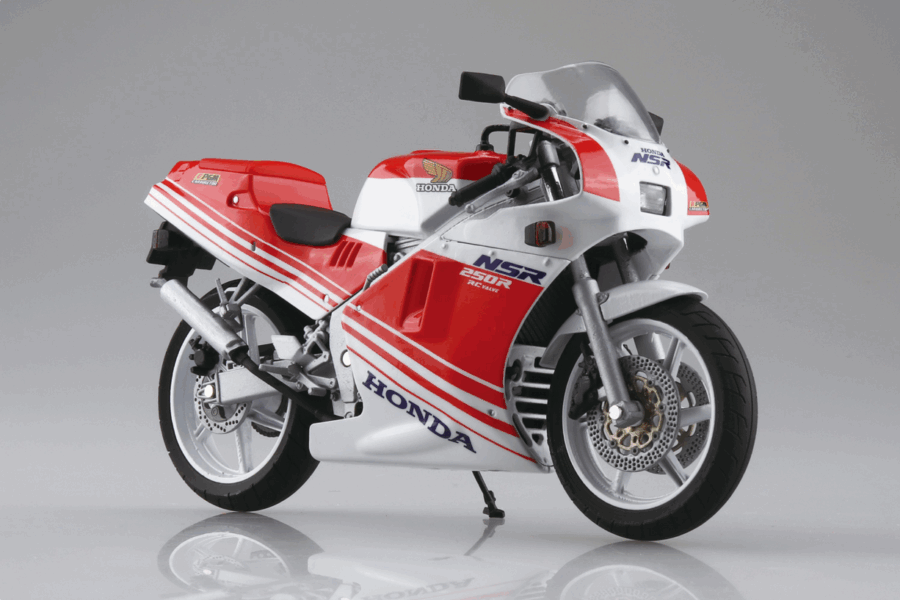 1:12 Scale Aoshima Honda NSR250R '88 (Fighting Red/White Ross) Diecast Model - Image 4