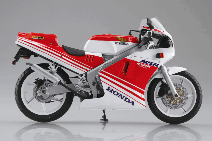 1:12 Scale Aoshima Honda NSR250R '88 (Fighting Red/White Ross) Diecast Model - Image 2