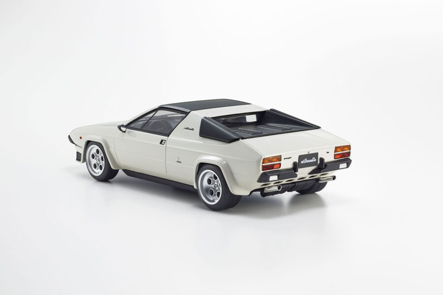 1:18 Scale Kyosho Resin Samurai Collection Lamborghini Silhouette White Diecast Model - Image 2