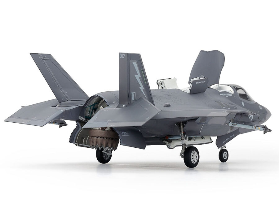 1:72 Scale Tamiya Lockheed Martin F-35 B Lightning II Model Kit - Image 10