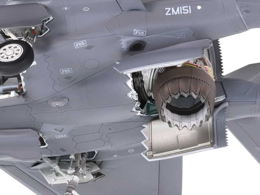 1:72 Scale Tamiya Lockheed Martin F-35 B Lightning II Model Kit - Image 5