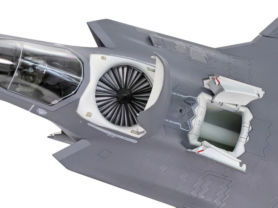 1:72 Scale Tamiya Lockheed Martin F-35 B Lightning II Model Kit - Image 6