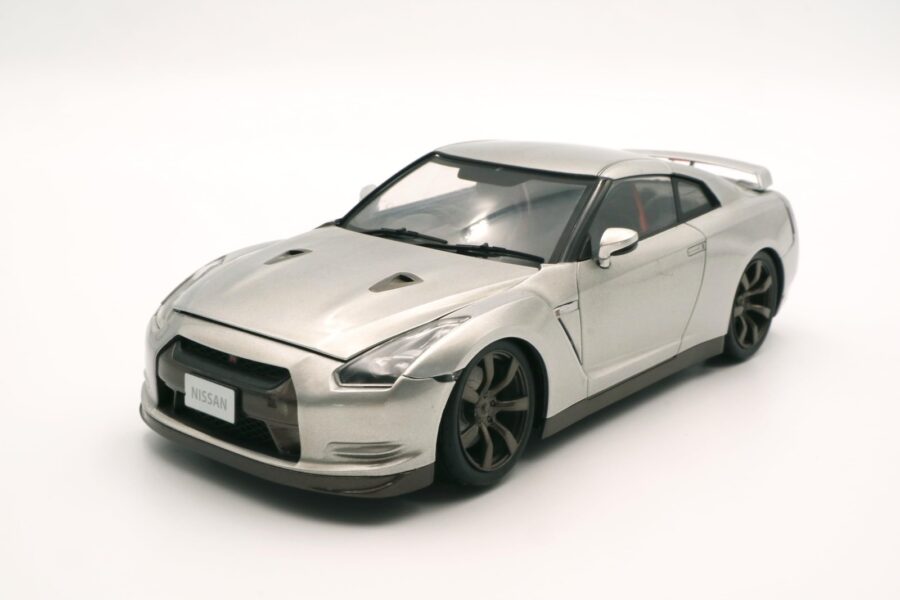 1:24 Scale Fujimi Nissan GTR R35 w/Engine Model Kit - Image 2