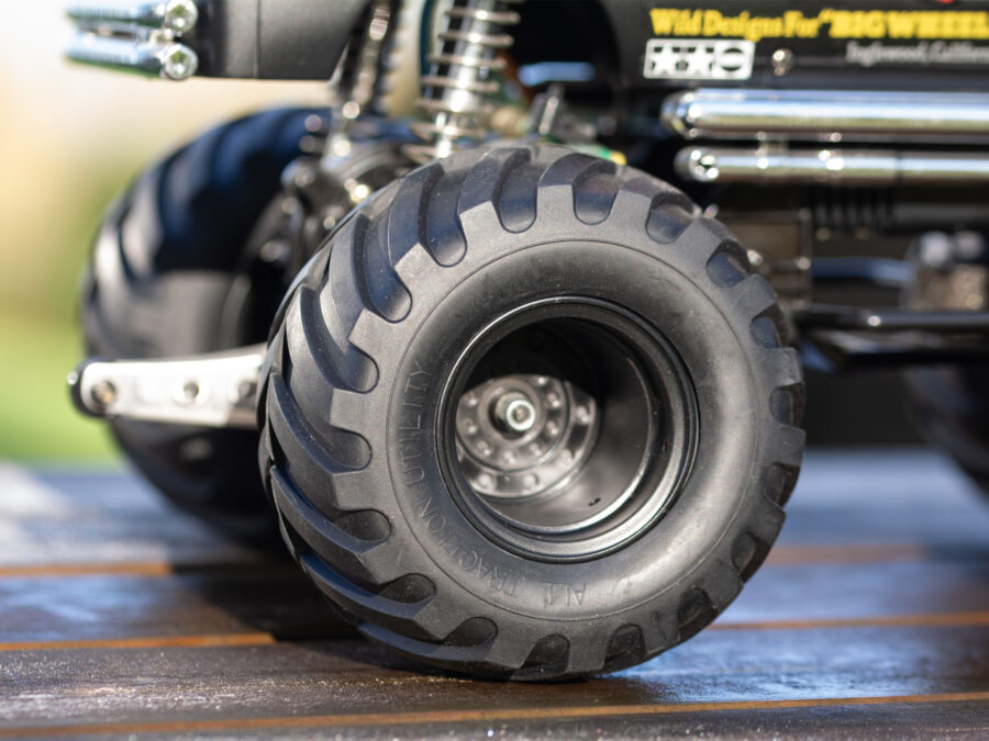 1:10 Scale Tamiya Off-Road Car Lunch Box Black Edition Radio Control Kit - Image 9