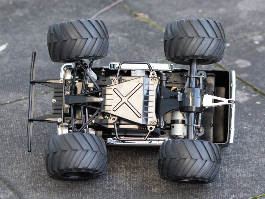 1:10 Scale Tamiya Off-Road Car Lunch Box Black Edition Radio Control Kit - Image 17