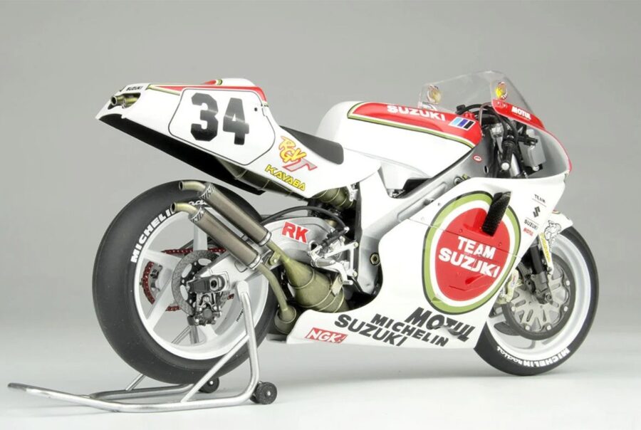 1:12 Scale Beemax Suzuki RGV500 1993 World Champion Moto 500 - Image 4