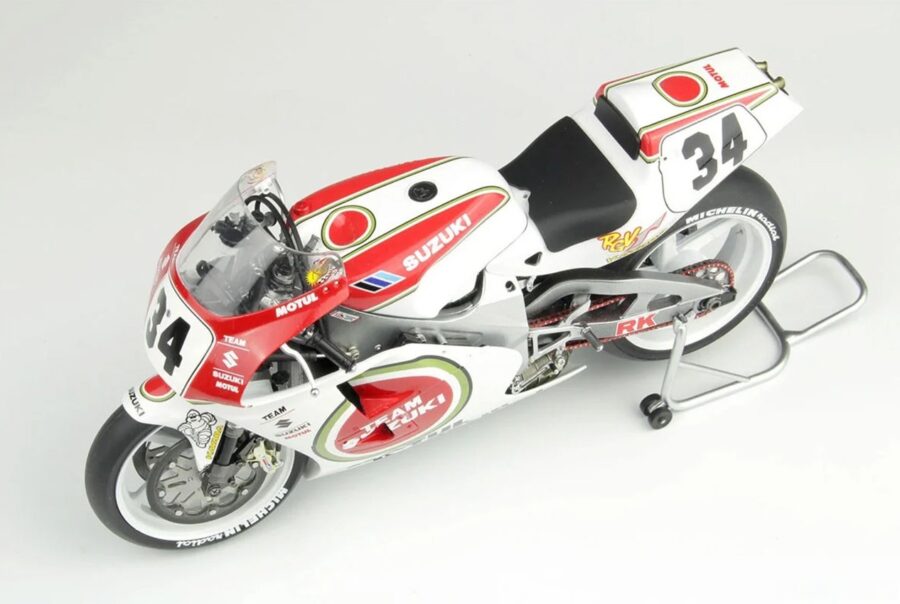 1:12 Scale Beemax Suzuki RGV500 1993 World Champion Moto 500 - Image 5