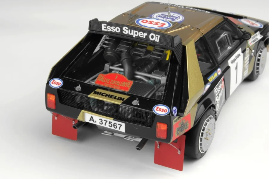 1:24 Scale Beemax Lancia Delta S4 Catalunya Rally 1986 Model Kit - Image 9