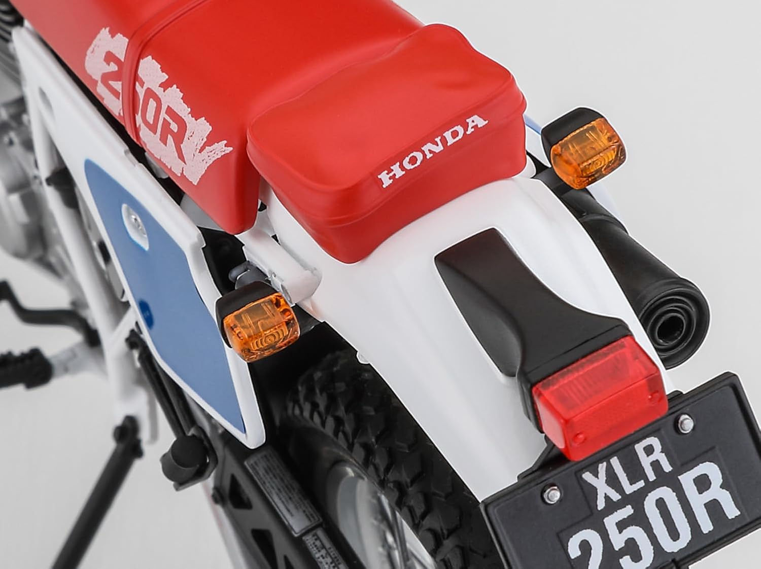 1:12 Scale Hasegawa Honda XLR250R (MD22) 1991 Model Kit - Image 6